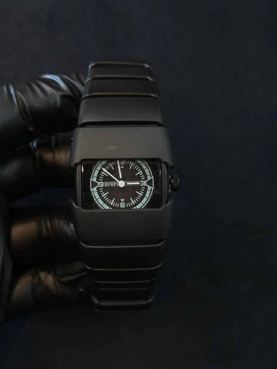 New selective design watch
Waterproof